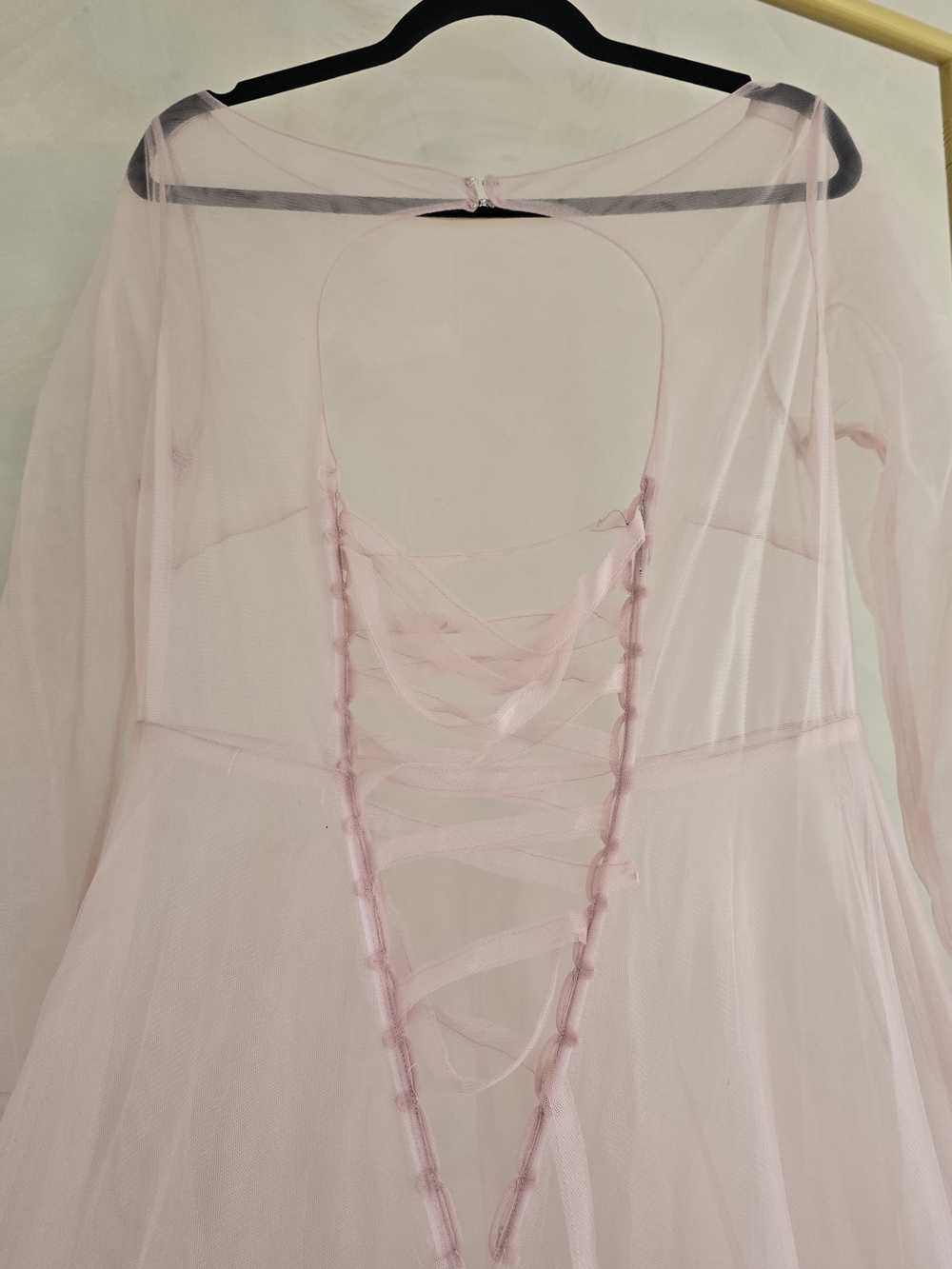 Elegant Pink Tulle Gown with Ruffled Hem-old Hollywoo Glam - Picture 7 of 11